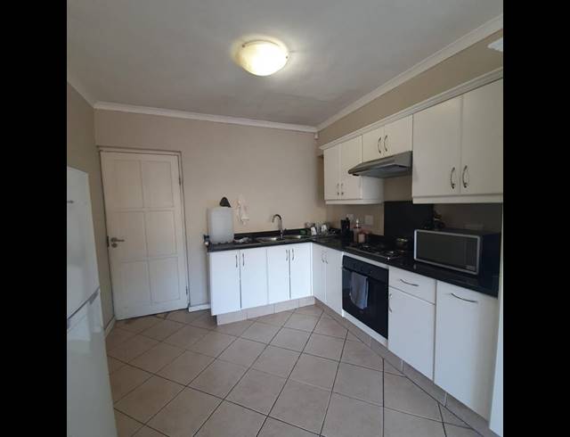 2 BEDROOM PROPERTY TO RENT IN OATLANDS
